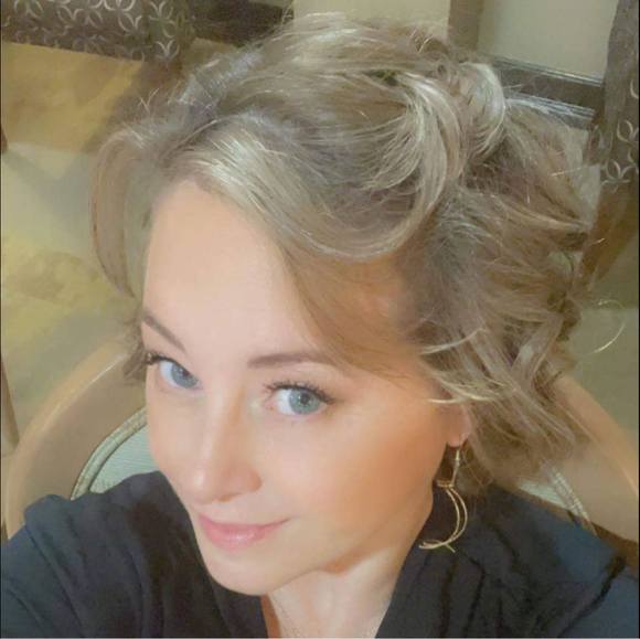 Meet your Posher, Julieann - Picture 1 of 1